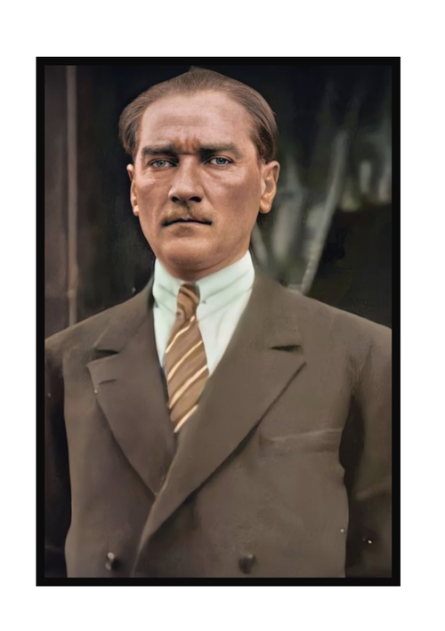 Atatürk Fotoğrafı Kanvas Tablo – Cumhuriyetimizin Kurucusunun Asil ve Kararlı Duruşu