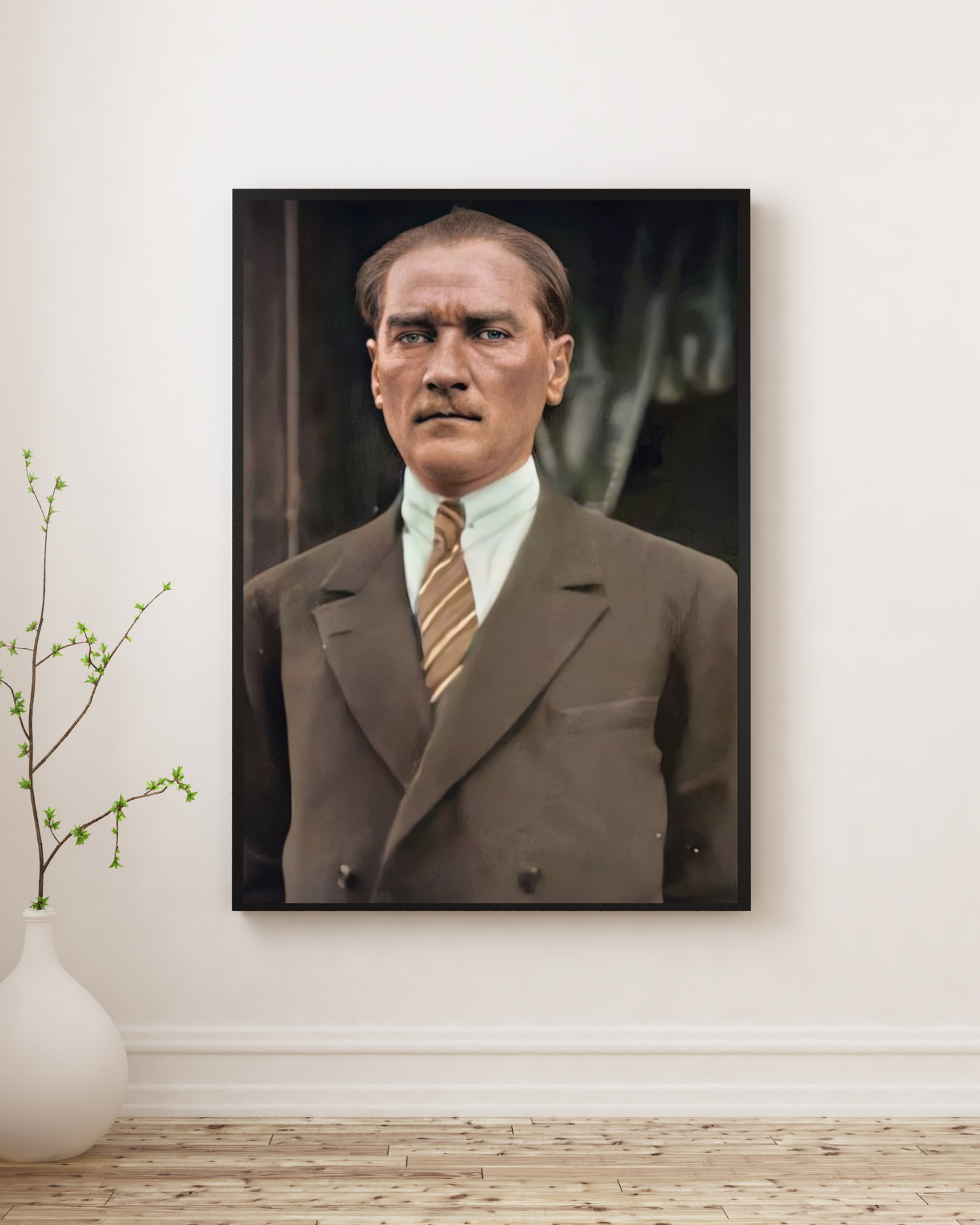 Atatürk Fotoğrafı Kanvas Tablo – Cumhuriyetimizin Kurucusunun Asil ve Kararlı Duruşu