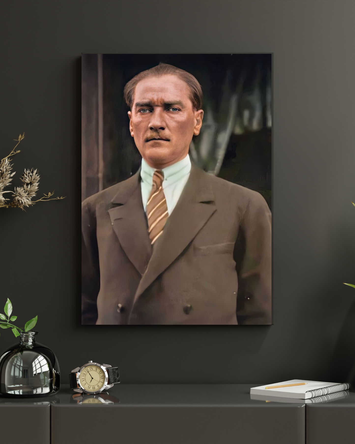 Atatürk Fotoğrafı Kanvas Tablo – Cumhuriyetimizin Kurucusunun Asil ve Kararlı Duruşu